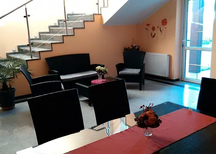 Dw Fantazja 住宿加早餐酒店 3*