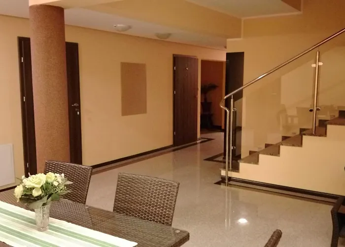 Dw Fantazja 住宿加早餐酒店 3*